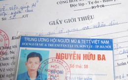 Vào nhà Chủ tịch Hội người mù... bán tăm “lừa”