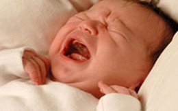 Bé trai 17 tháng tuổi mù mắt do nhiễm virus