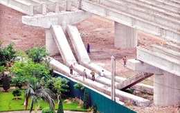 Sập nhịp dẫn cầu Thanh Trì: Trách nhiệm thuộc nhà thiết kế?