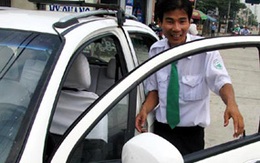 Tài xế taxi bắt cướp được tặng ôtô