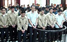 Hài hước tòa án: Đến tòa chậm vì... nhầm giờ