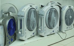 Quạt và đèn tích điện lên 'cơn sốt' tại Hà Nội