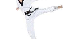 Thiếu 2 cánh tay vẫn thi lấy "đai đen" taekwondo