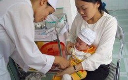 Từ tháng 6/2010, trẻ sơ sinh được tiêm miễn phí vắc xin 5 trong 1