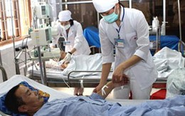 Cứu người bị chém lòi ruột