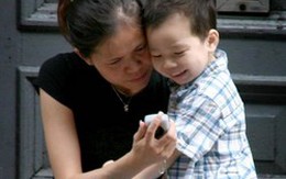 Nghe mẹ gọi điện trẻ dễ chịu như được ôm ấp