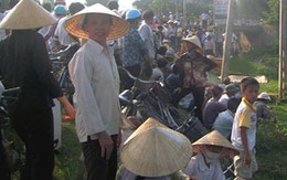 Hai anh em tử nạn vì húc vào đuôi xe tải