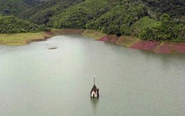Thị trấn ngập trong nước suốt 25 năm "nổi" trở lại