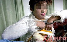 Bắt giữ 4 "gái bán hoa" là... đàn ông chính hiệu!?