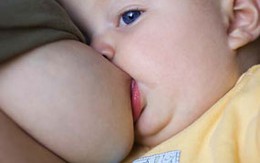 Cách vắt sữa không làm đau ti mẹ