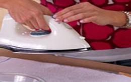 7 mẹo rửa sạch vết bẩn trên mặt bàn là