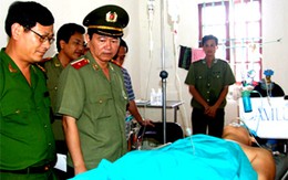 Tấn công tội phạm may túy khiến 3 cảnh sát bị thương: Lãnh đạo Bộ Công an khen thưởng