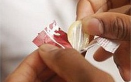 Bán bao cao su cỡ nhỏ cho trẻ 12 tuổi