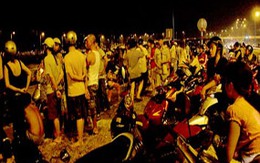 Đang tâm sự, thấy xác chết nổi lên