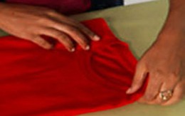 Cách gập áo sơ mi, áo phông nhanh và đẹp