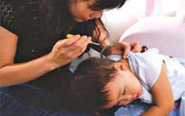 Lau tai, lấy ráy tai hàng ngày có tốt?