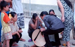 Hai người bị ô tô kéo lê hơn 10 mét