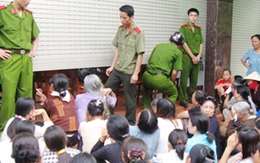 Chủ khách sạn bị nhân viên say rượu chém chết