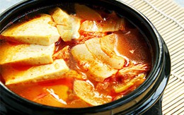 Canh kim chi chua cay