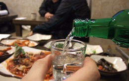 Suýt chết vì pha cồn vào rượu