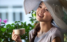 Người mẫu Tuyết Ngọc "lạ" với mũ rộng vành 