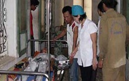 4 thợ điện bị treo lơ lửng trên đường dây 35 KV