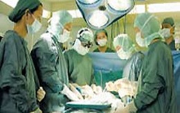 Thai nhi 16 tuần tuổi nằm trong ổ bụng