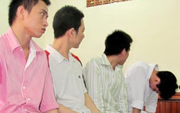 Mất mạng vì "biểu diễn" nội y trong buồng giam