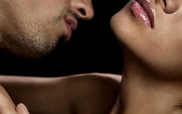 Mải mê "chuyện ấy", lộn cổ xuống vườn