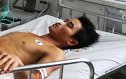 Cứu công nhân bị thanh gỗ đâm xuyên bụng