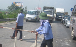 Nhà xe “đại náo” trạm thu phí