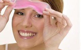 Kính ngủ làm mát mắt thật dễ chịu