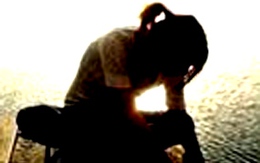 Hiếp bạn gái trên cánh đồng