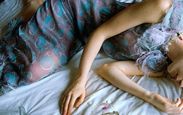 Phải nhắm mắt khi "yêu"