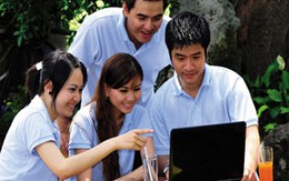 Laptop đua khuyến mại mùa tựu trường