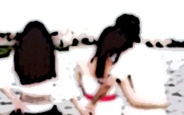 Lừa 2 bé gái vị thành niên để quan hệ "tay ba"