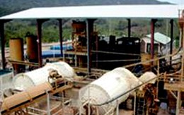 Một nhà máy bị cướp 5 tấn quặng vàng