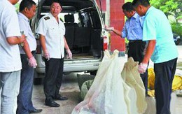 Bắt hai phụ nữ mang 2 bao tải... nhau thai