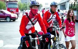Đạp xe 3.500 km đưa con nhập học