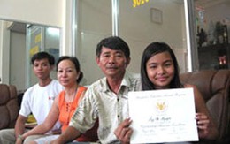 Cô học trò Việt nhận bằng khen của 2 Tổng thống Mỹ