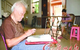 Ly hôn, tìm vợ mới để chăm sóc... vợ cũ