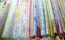 Mách chị em chọn mua vải áo dài 