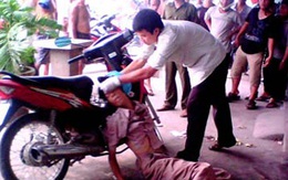Nam thanh niên "diễn xiếc" trên đường rồi gục chết