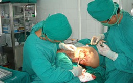 Bé 6 tháng tuổi lên bàn mổ 3 lần