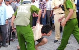 2 cảnh sát giao thông bị chém