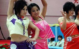 Nữ tù nhân lên sàn catwalk