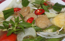 Canh chua chả cá thác lác