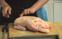 VIDEO: Cách lọc thịt vịt