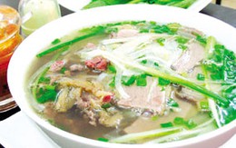 Kỳ dị ẩm thực Hà Thành: Phở, cháo, bún luyện… thần kinh