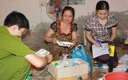 Nước ngọt pha... nhũ móng chân!